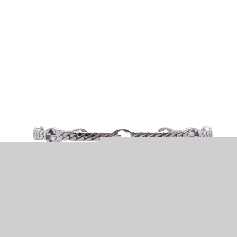 G*u*i bracelets
